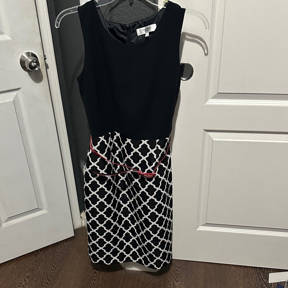 Jones New York Black & White Sleeveless Midi Dress with Pink Belt